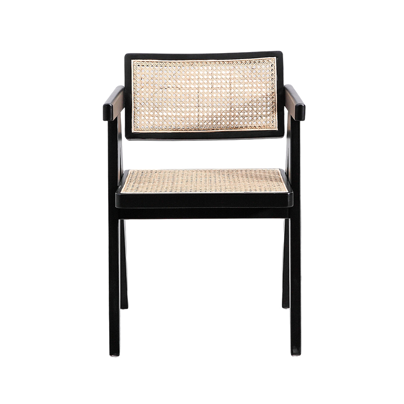 Cadeira de madeira para decoração tecida em rattan com apoio de braço
