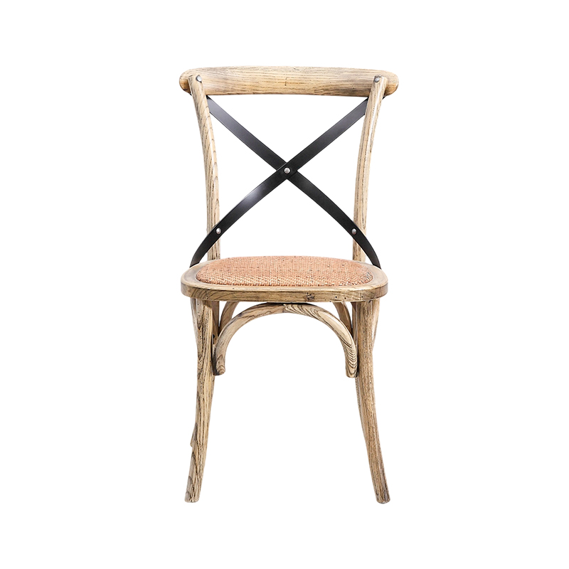 Cadeira de jantar com encosto cruzado e tapete de vime